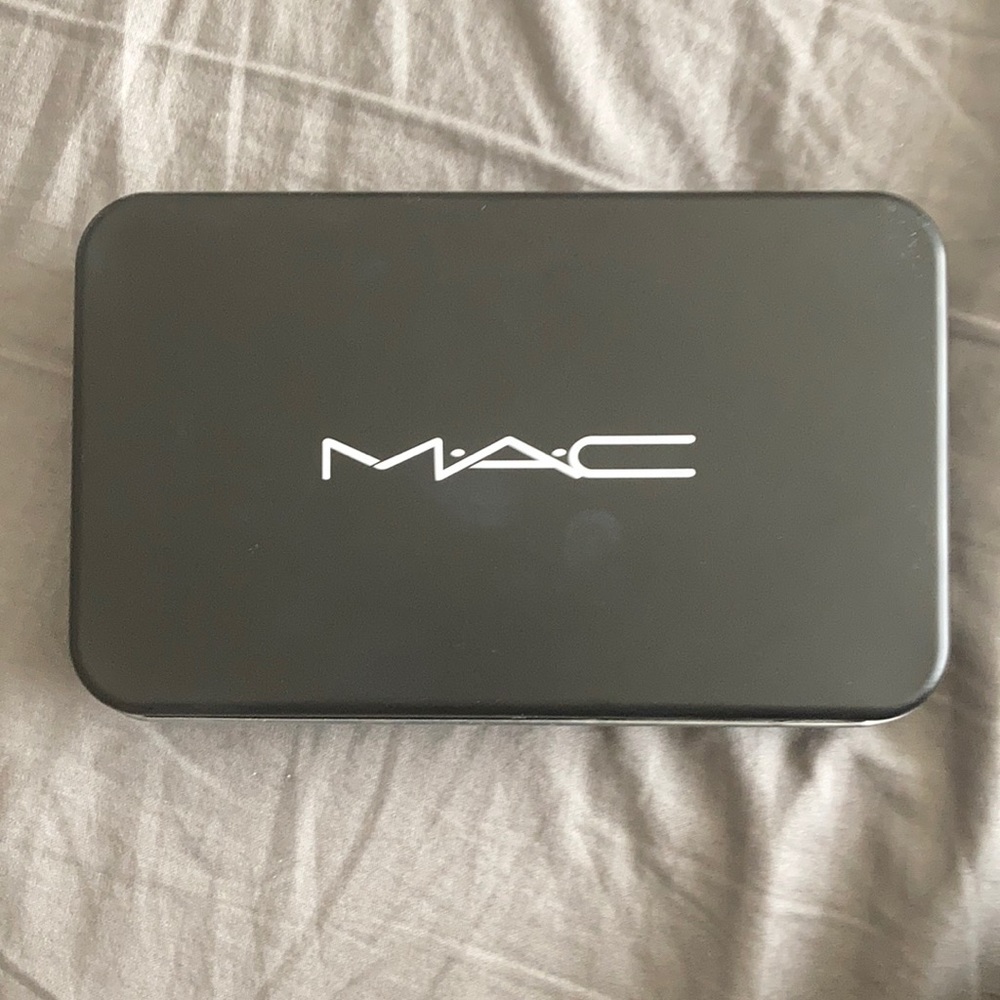 mac makeup brush set (NEVER USED)